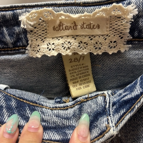 Altar’d state Jean shorts size 28 never worn - Picture 3 of 3